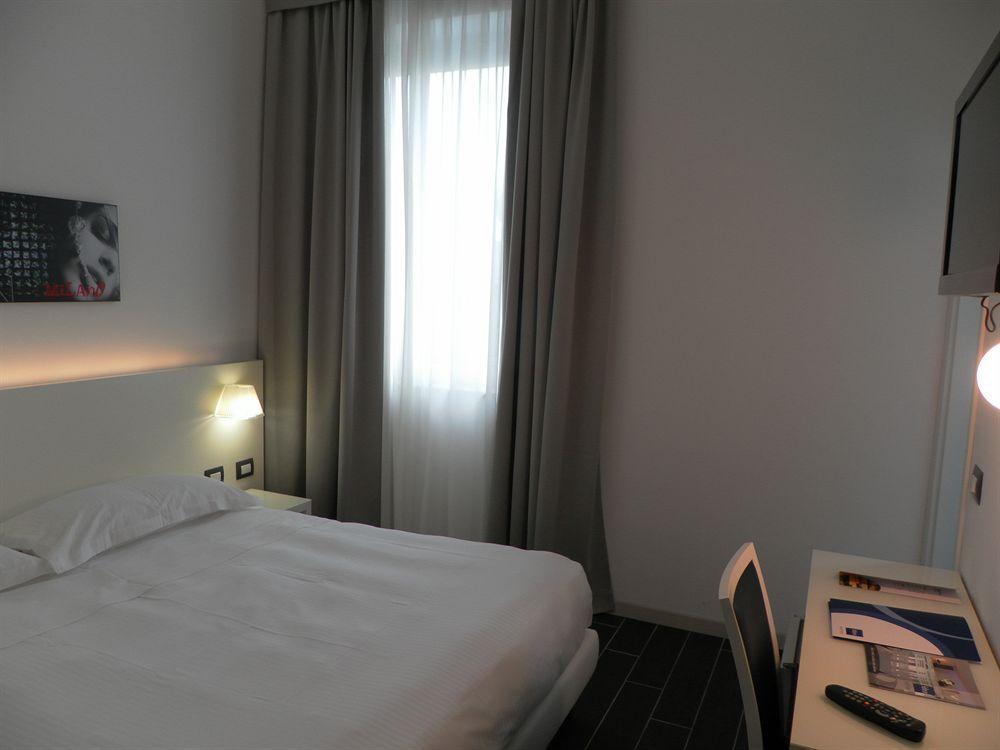 מילאנו Smart Hotel Central חדר תמונה